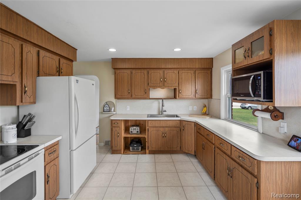 48425 Romeo Plank Road, Macomb, MI 48044 — Photo 8