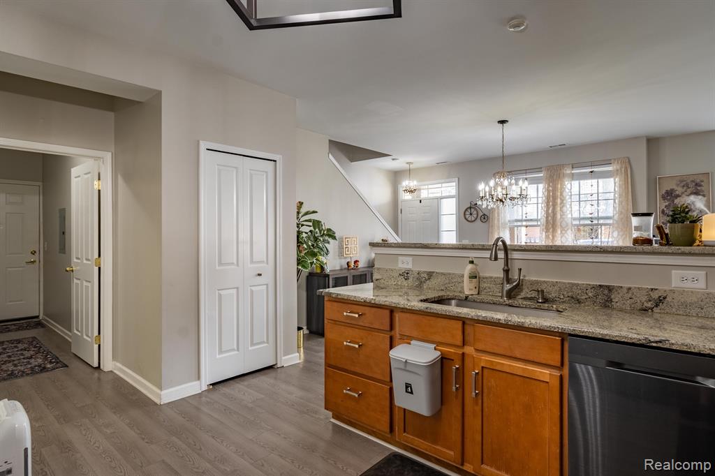 47543 PEMBROKE Drive, Canton, MI 48188 — Photo 17