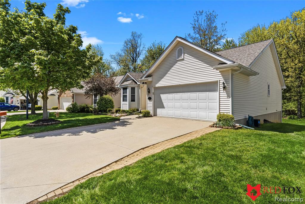 1199 Creek View Court, Burton, MI 48509 — Photo 4