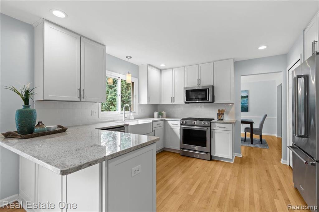 585 Dorchester Way, Milford, MI 48381 — Photo 15