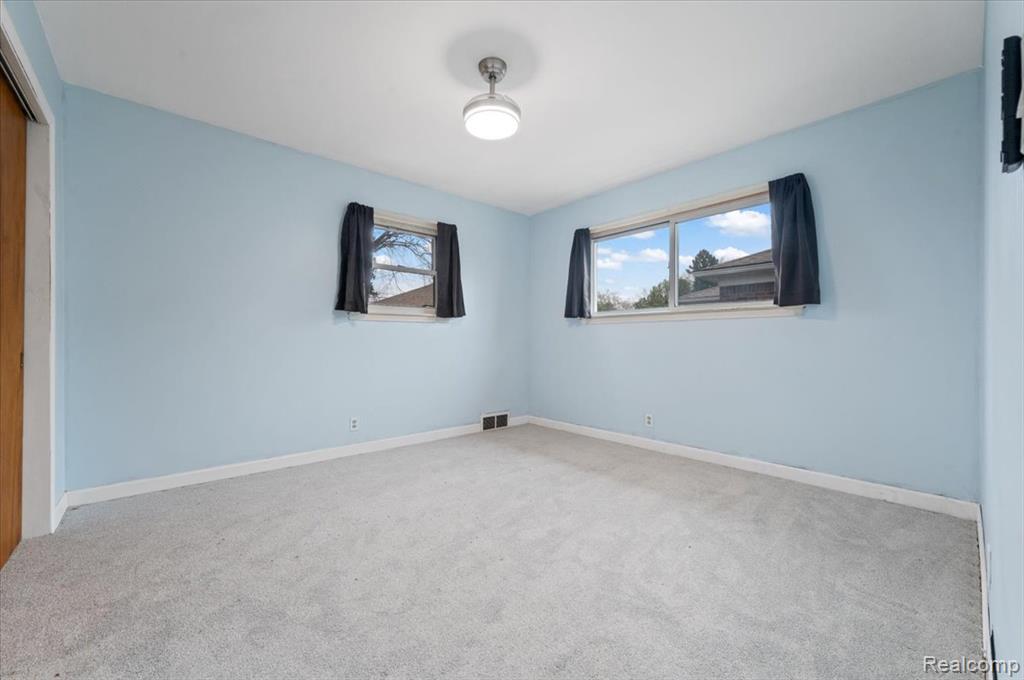 8457 Menge, Center Line, MI 48015 — Photo 12