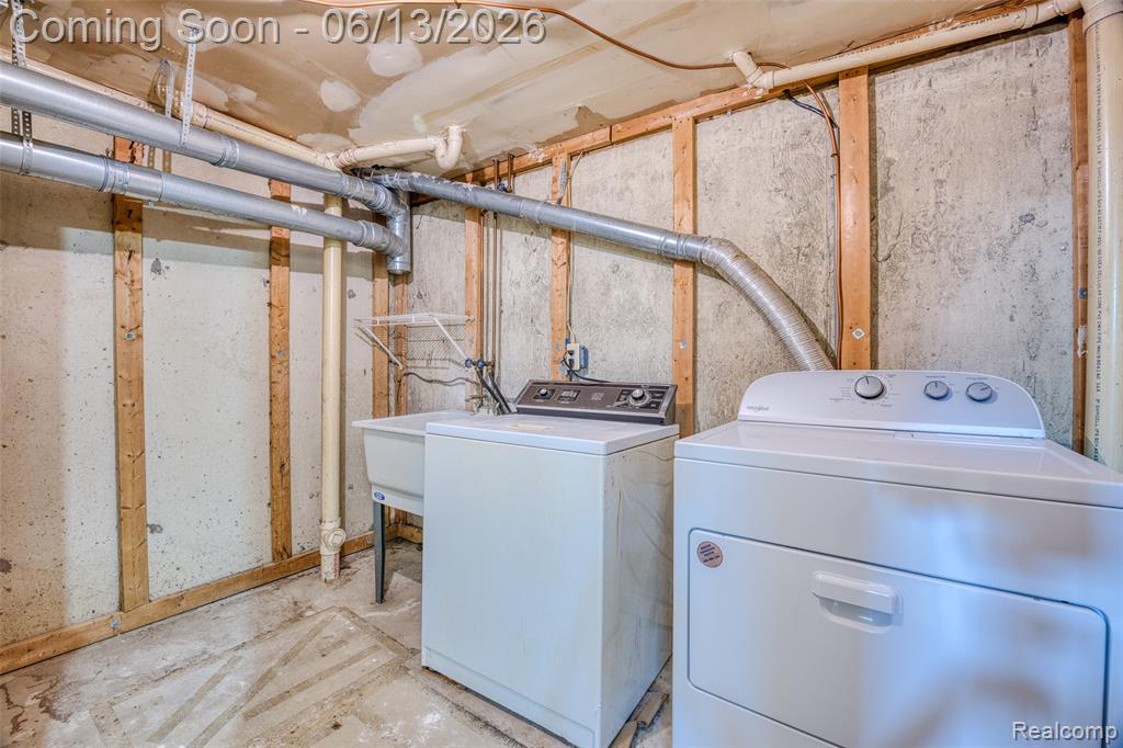 44750 Bayview Drive, 37, Novi, MI 48377 — Photo 24