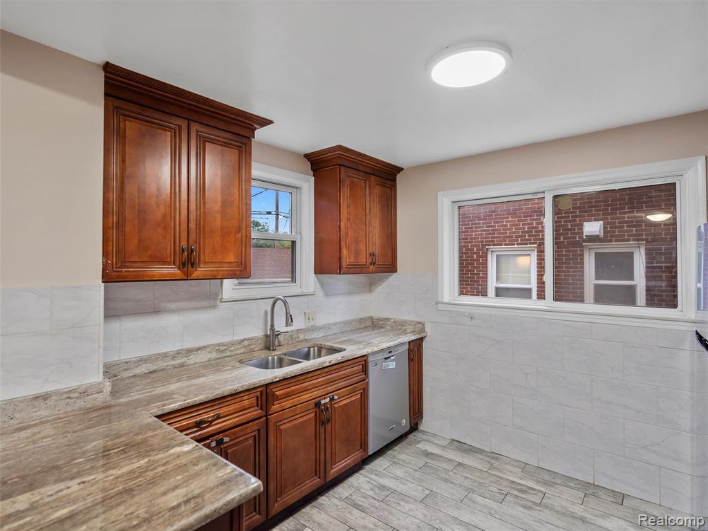 6010 HARTWELL Street, Dearborn, MI 48126 — Photo 7