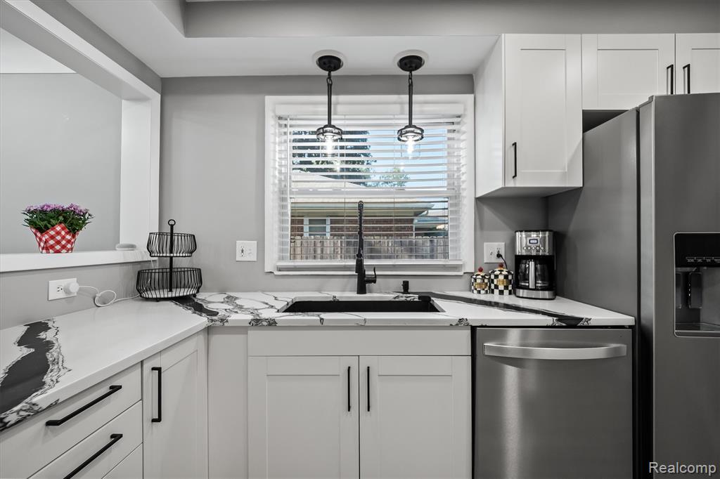 803 Oakridge Avenue, Royal Oak, MI 48067 — Photo 11