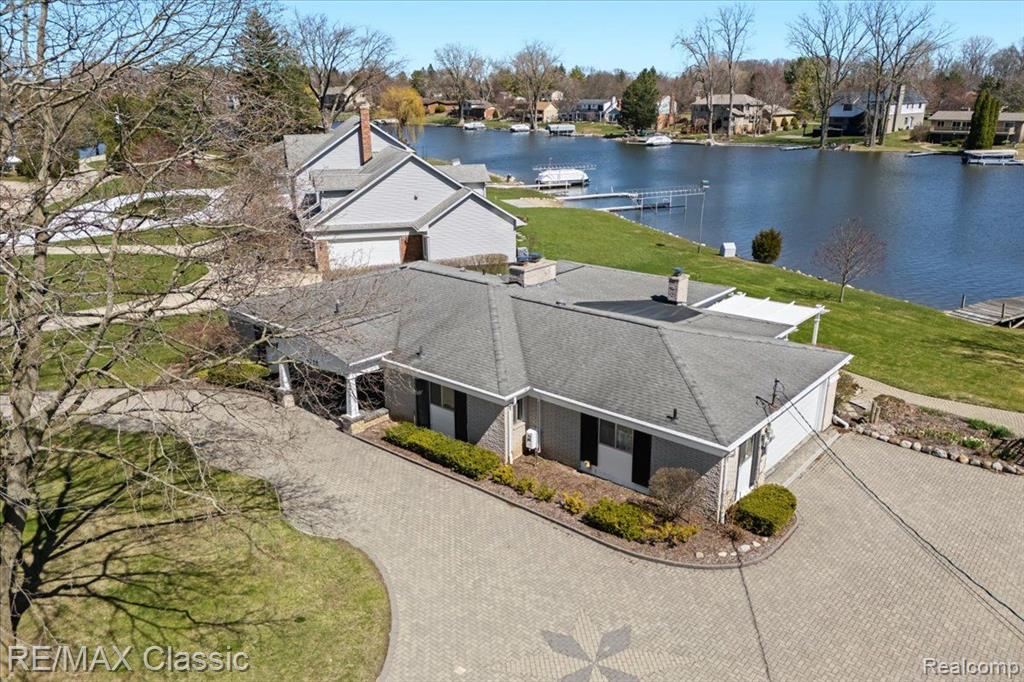4718 SURFWOOD Drive, Commerce Twp, MI 48382 — Photo 3