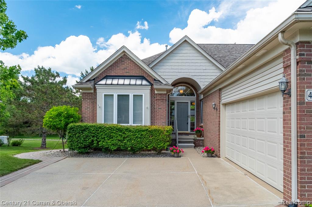 49468 N Glacier, Northville, MI 48168 — front exterior