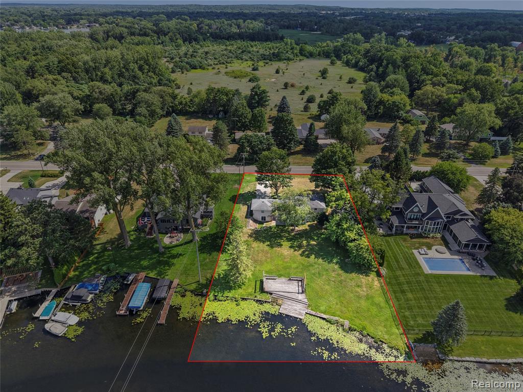 2354 Grove Park Road, Fenton, MI 48430 — Photo 40