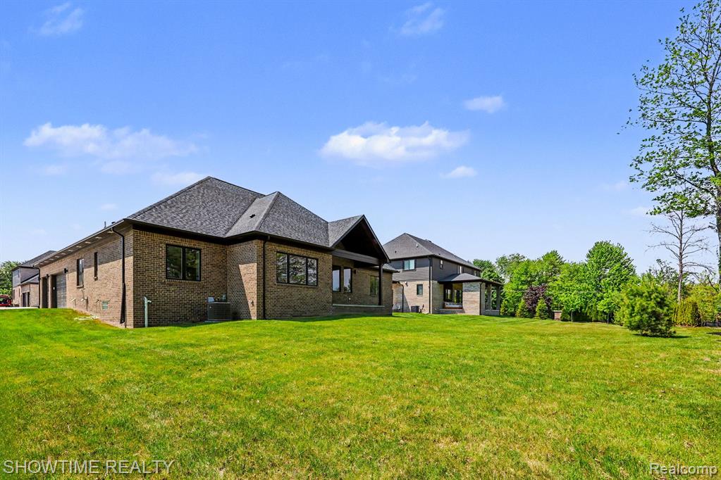 11695 ENCORE Drive, Utica, MI 48315 — Photo 32