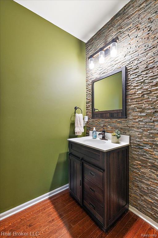 5633 GOLF POINTE Drive, Clarkston, MI 48348 — Photo 34