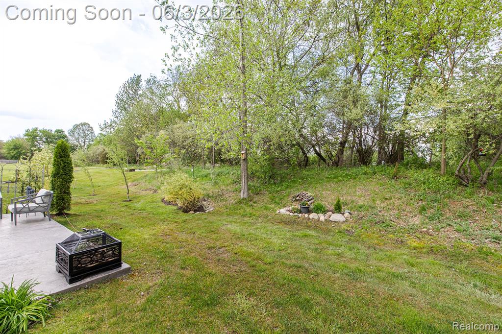 7466 Village Court, Davisburg, MI 48350 — Photo 36