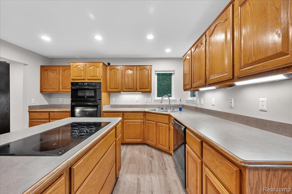 9695 Forest Ridge Drive, Clarkston, MI 48348 — Photo 10
