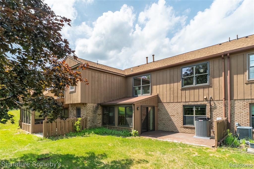 12336 Nantucket Drive, 3, South Lyon, MI 48178 — Photo 9