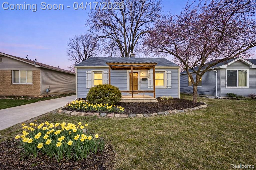 569 E Guthrie Avenue, Madison Heights, MI 48071 — Photo 25