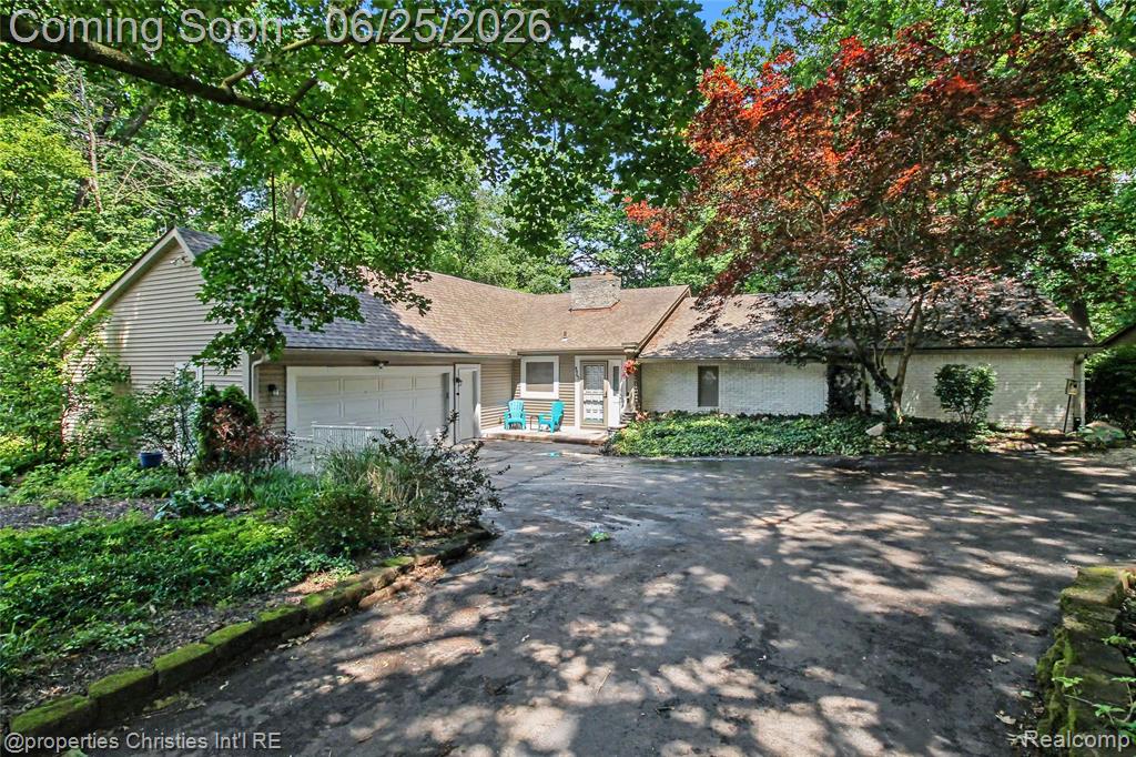 4863 Split Rail Drive, Brighton, MI 48114 — front exterior