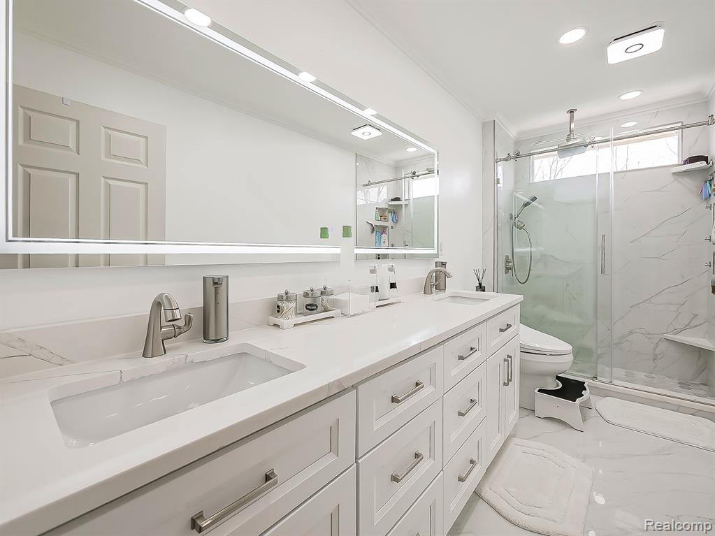 5221 Sandlewood Drive, Commerce Twp, MI 48382 — Photo 31