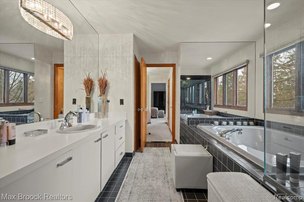 6362 CHARLES Drive, West Bloomfield, MI — Photo 37