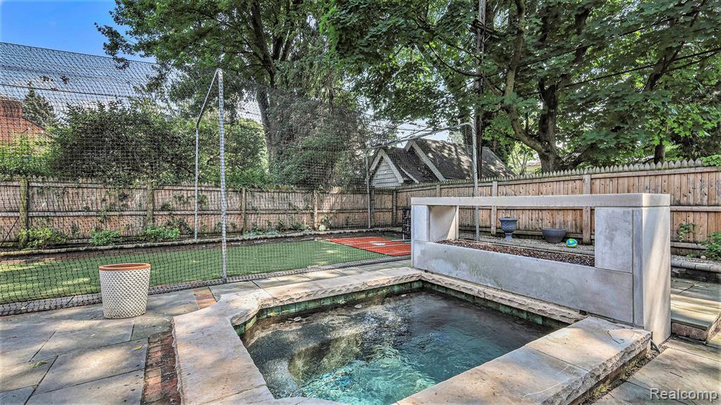 97 TOURAINE Road, Grosse Pointe Farms, MI 48236 — Photo 41