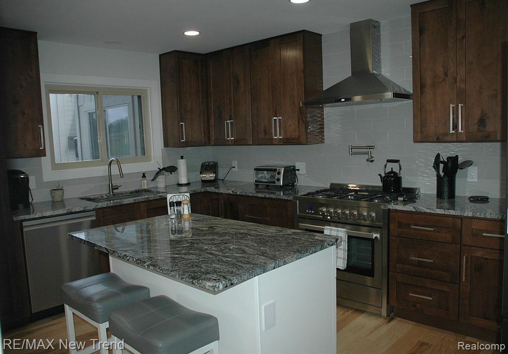 9528 FENHILL Drive, Grand Blanc, MI 48439 — Photo 8
