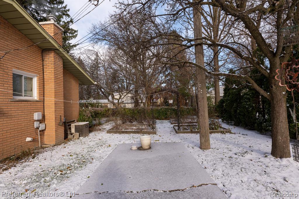 4565 UNIVERSAL Street, Dearborn Heights, MI 48125 — Photo 25