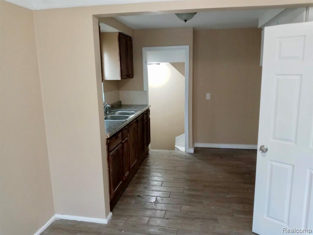8111 Warwick Street, Detroit, MI 48228 — Photo 11