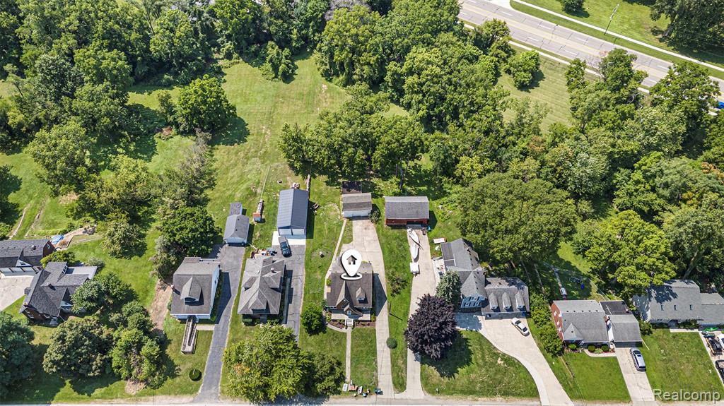 8238 Clinton River Road, Sterling Heights, MI 48314 — Photo 33