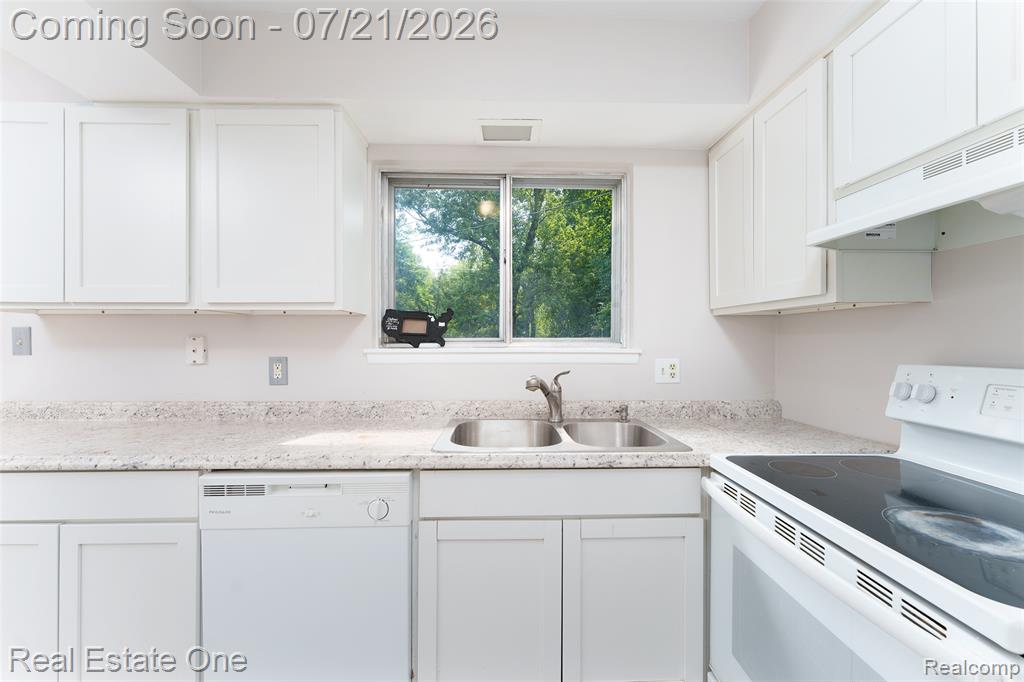 4069 Village Square, Brighton, MI 48114 — Photo 15