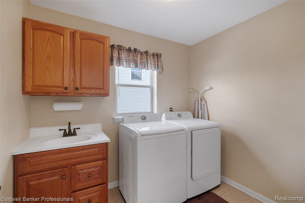 4881 Spring Meadow Drive, Clarkston, MI 48348 — Photo 25