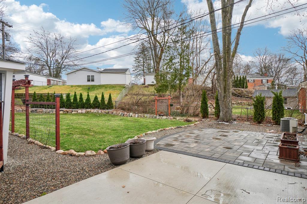 1156 Sycamore Drive, Rochester, MI 48307 — Photo 28