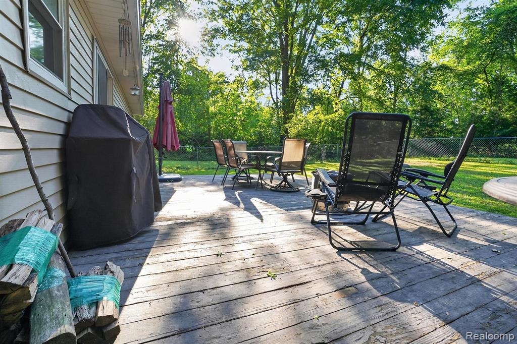 8696 Sargent Road, Fowlerville, MI 48836 — Photo 28
