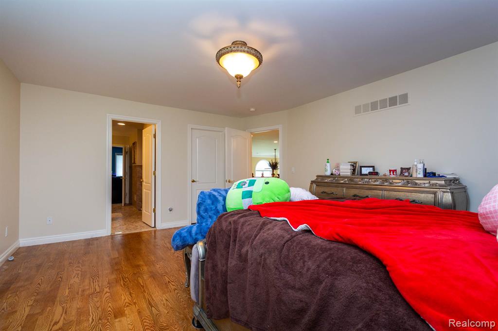 49759 Lakebridge Drive, Shelby Twp, MI 48315 — Photo 36