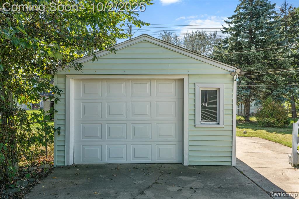 8610 Central, Center Line, MI 48015 — Photo 27