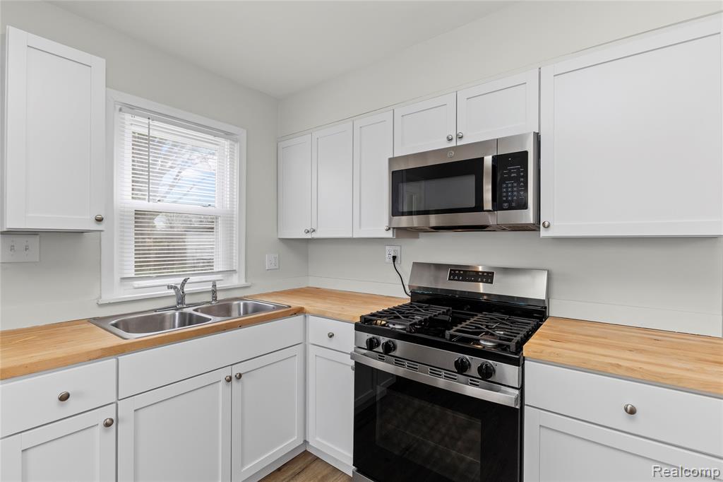 7426 Floral Street, Westland, MI — Photo 11