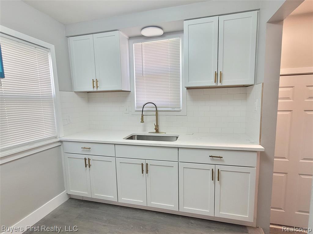 8710 Albany Street, Oak Park, MI 48237 — Photo 5