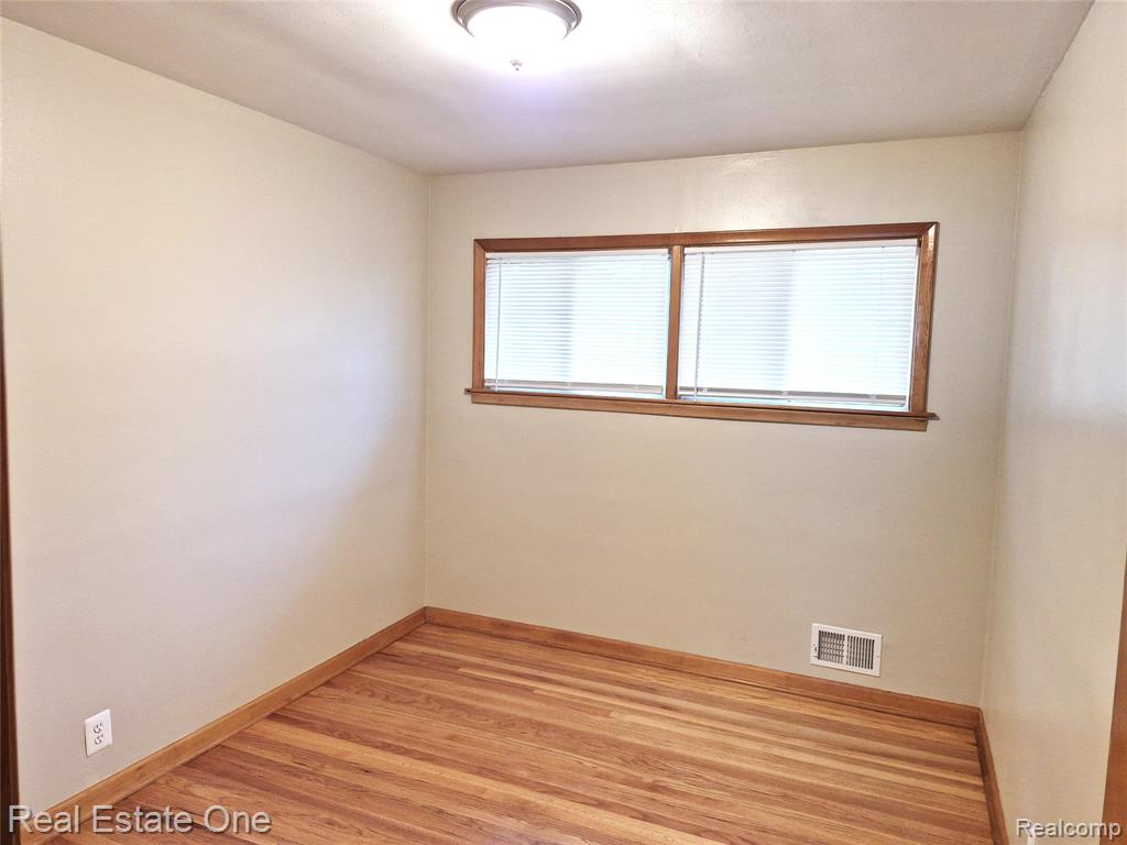 13688 Commonwealth Street, Southgate, MI 48195 — Photo 18