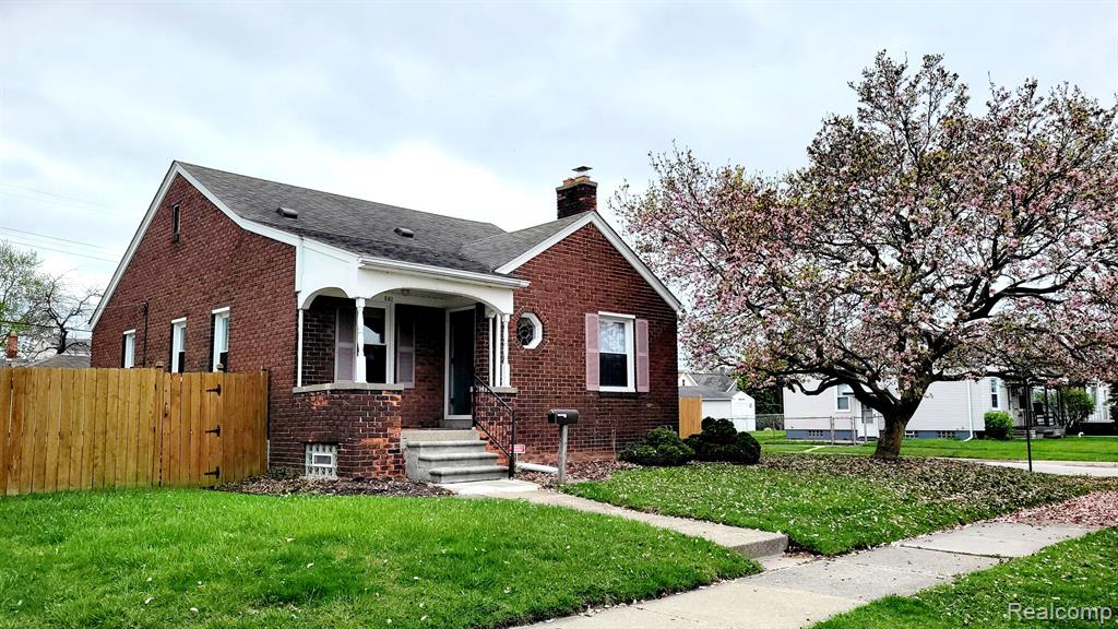 581 ANTOINE Street, Wyandotte, MI 48192 — Photo 3