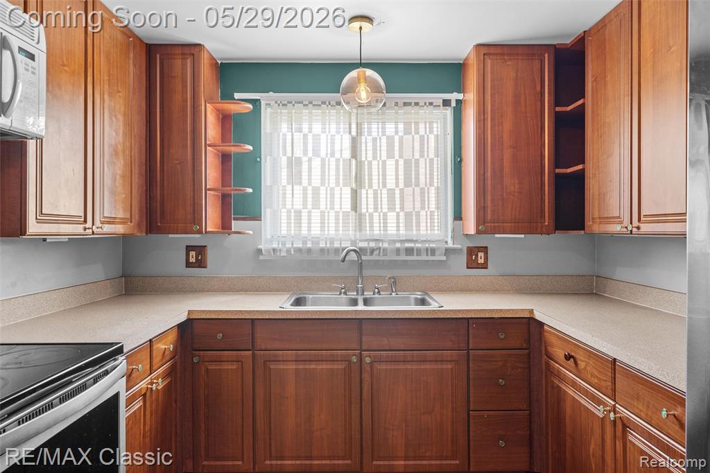 15586 Oakbrook Street, Romulus, MI 48174 — Photo 10
