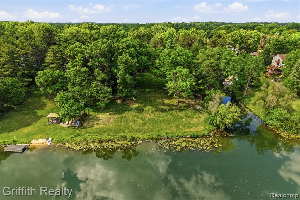 10646 Kenicott Trail, Brighton, MI 48114 — Photo 37