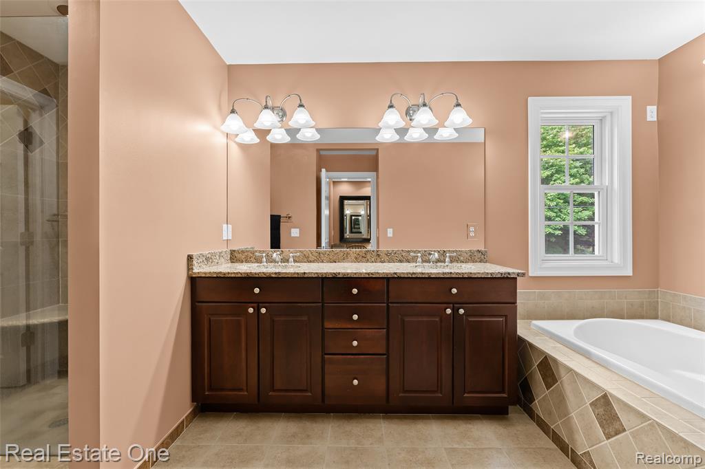 477 E Commerce Street, Milford, MI 48381 — Photo 22