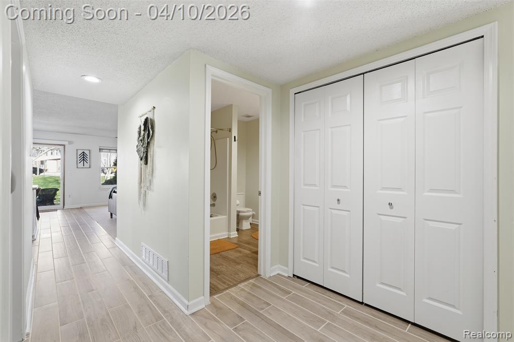4964 Oak Hill Drive, Waterford, MI 48329 — Photo 23