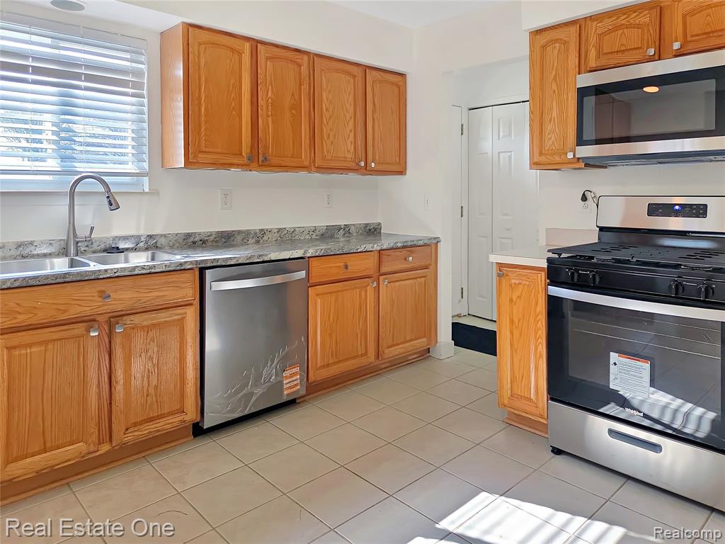 8241 Clippert Street, Taylor, MI — Photo 4