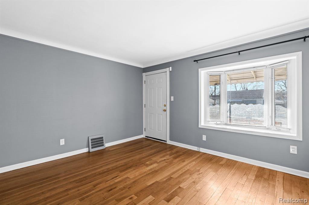 8241 KALTZ, Center Line, MI 48015 — Photo 9