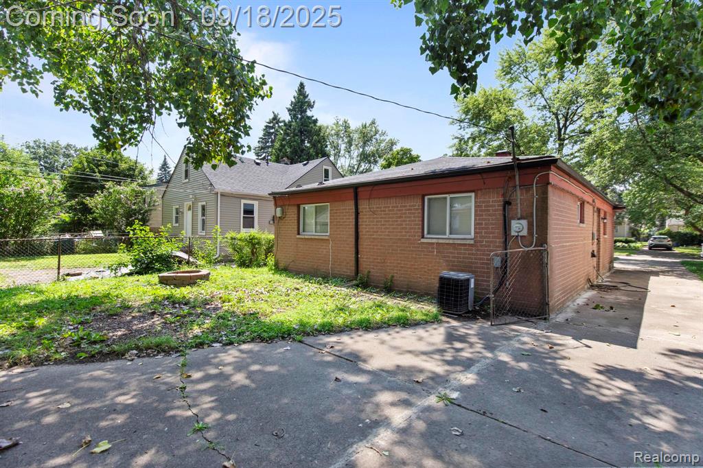 4133 Jackson Street, Dearborn Heights, MI 48125 — Photo 4