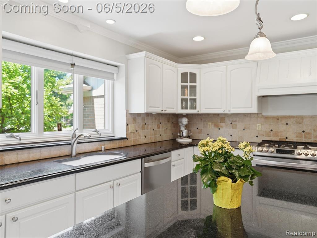 47289 Robins Nest Drive, Utica, MI 48315 — Photo 22