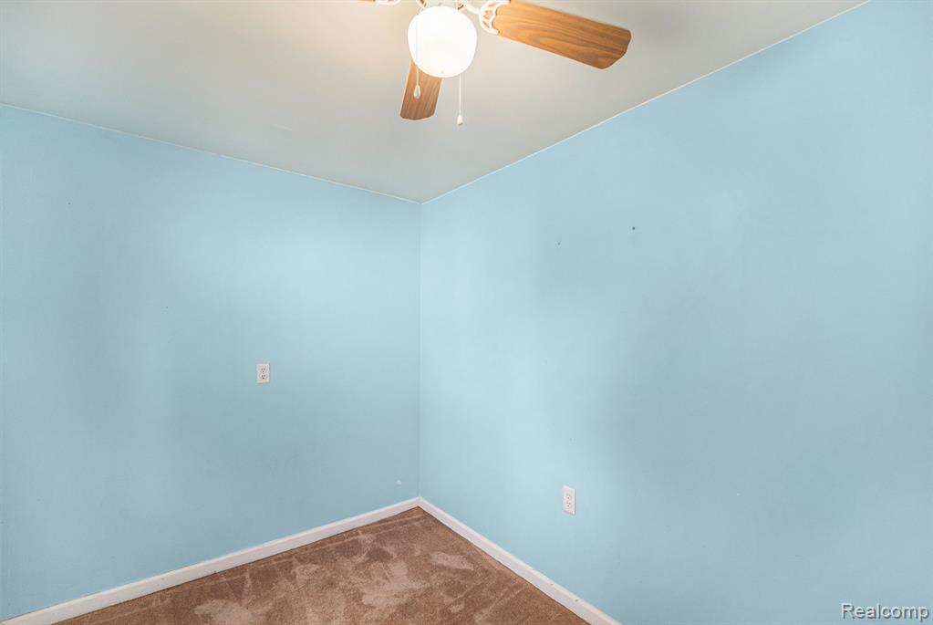 940 Mace Avenue, Madison Heights, MI 48071 — Photo 16