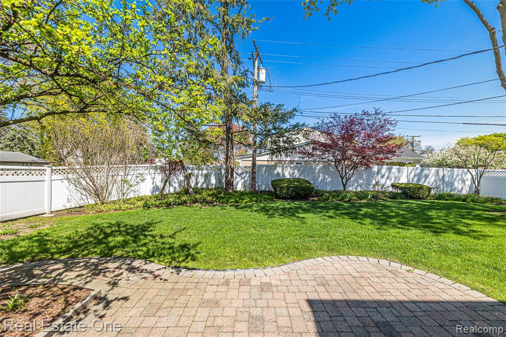 25574 Wilson Drive, Dearborn Heights, MI 48127 — Photo 11