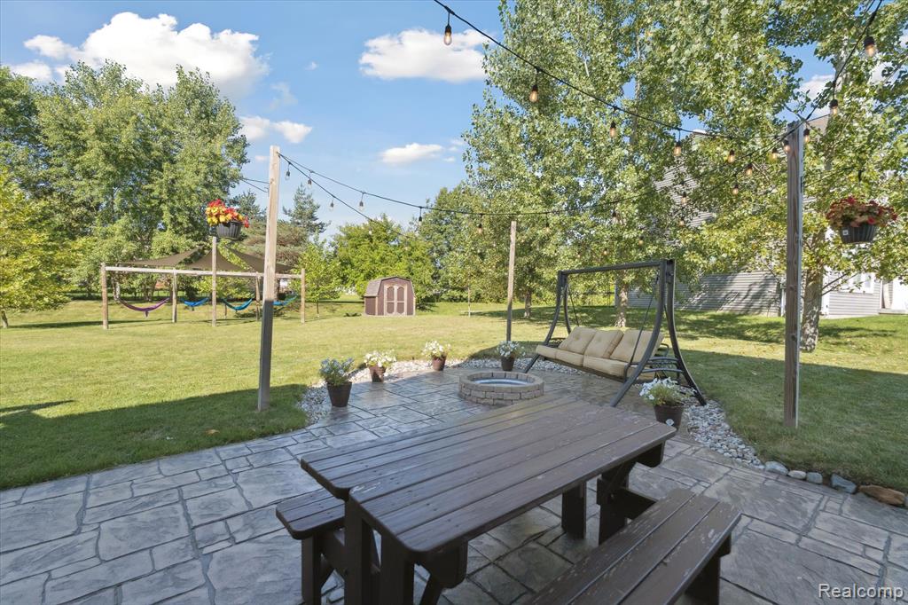 7056 Glenmeadow Court, Grand Blanc, MI 48439 — Photo 41