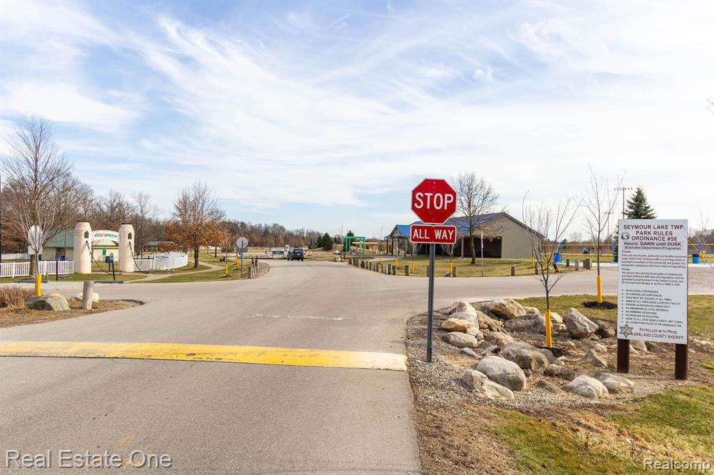 490 FRANKLIN LAKE Circle, Oxford, MI 48371 — Photo 60