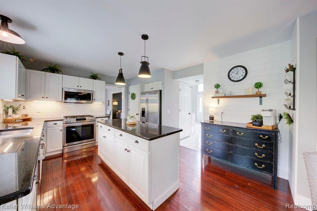 47694 EDINBURGH Drive, Plymouth, MI 48170 — Photo 19