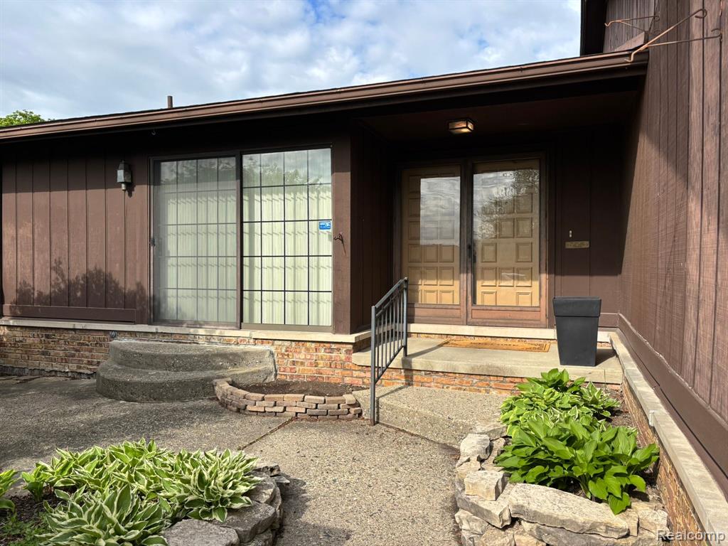 26411 SUMMERDALE Drive, Southfield, MI 48033 — Photo 2