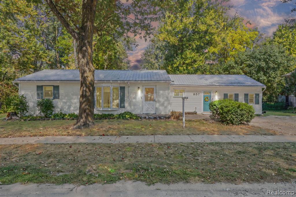 957 Miller Road N, Lake Orion, MI 48362 — Photo 41